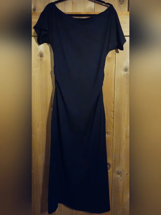 Elegant Black Boatneck Ribbed Maxi Dress - Women - Picture 2 of 5